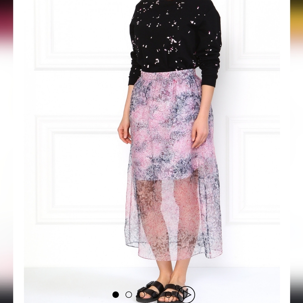 Carven printed floral silk midi skirt in size 36 (US 4).